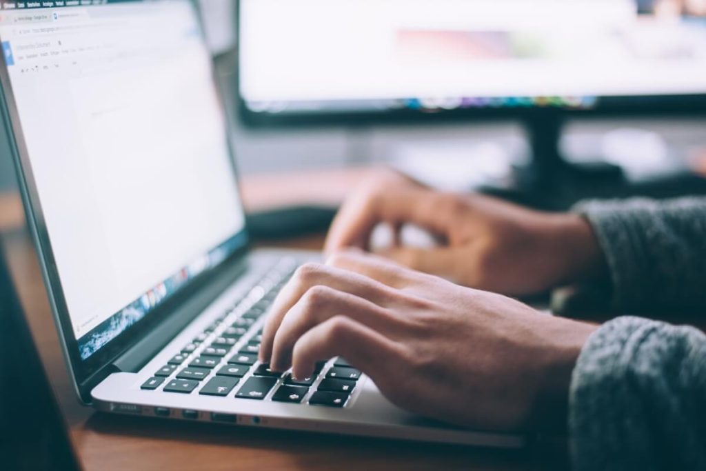 glenn-carstens-peters-npxXWgQ33ZQ-unsplash-min